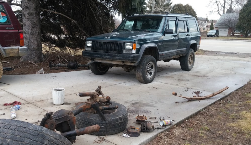 $600 XJ: Proud recipient of a new lift kit, but still borderline-undriveable thanks to driveline vibrations.